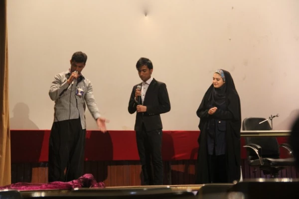 دوشنبه شب 95/2/27 با سخنرانی دکتر نوروزی مدیر گروه ادبیات دانشگاه هرمزگان برگزار شد :

سومین شب فرهنگی دانشگاه فرهنگیان هرمزگان با گرامیداشت ولادت امام مهدی (عج) و حضرت علی اکبر ، هفته خوابگاهها و زاد روز حماسه سرای نامی ایران فردوسی پاکزاد و حکیم ابوال