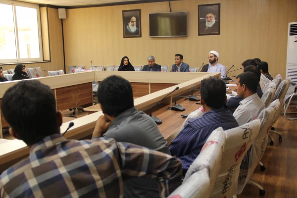 نشست مشترک شورای مدیریت استانی و پردیس های استان هرمزگان با حضور آقای هاشمی تحتی نماینده بندرعباس در مجلس شورای اسلامی و رئیس مجمع نمایندگان استان هرمزگان 6