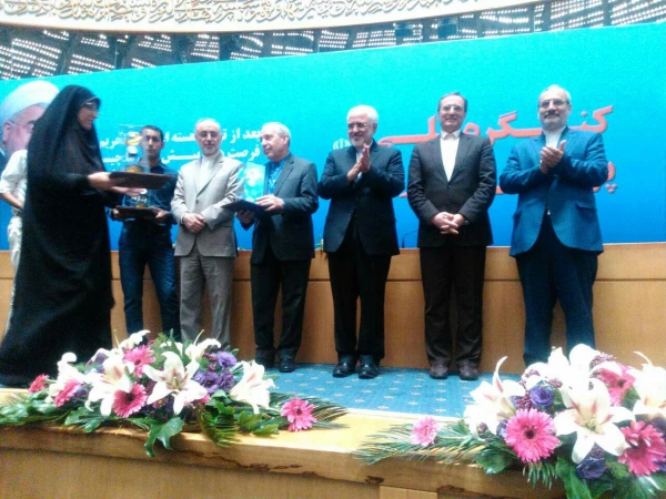 شرکت فعال چهار دانشجوی برگزیده دانشگاه فرهنگیان هرمزگان در مراسم کشوری شانزدهمین کنگره ملی پرسش مهر ریاست محترم جمهوربا حضوردکتر ظریف وزیر محترم امور خارجه در سالن اجلاس سران تهران  2