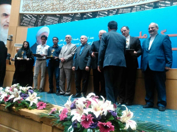 شرکت فعال چهار دانشجوی برگزیده دانشگاه فرهنگیان هرمزگان در مراسم کشوری شانزدهمین کنگره ملی پرسش مهر ریاست محترم جمهوربا حضوردکتر ظریف وزیر محترم امور خارجه در سالن اجلاس سران تهران  4