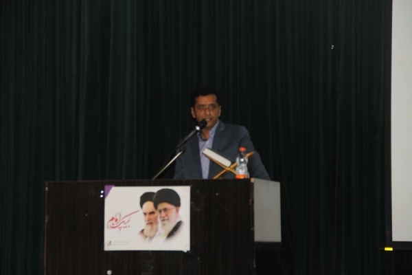 دکتر حقیری زاده: مشاورعالی استاندار هرمزگان

ما معلمان باید چگونه زیستن را به دانش آموزان بیاموزیم و نسل خود را از لحاظ فرهنگی واکسینه کنیم. 7