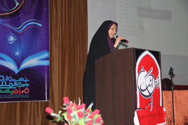 در جلسه اکران فیلم های جشنواره بین المللی رشد در دانشگاه فرهنگیان هرمزگان هم زمان با تهران انجام شد .

تحلیل و نقد فیلم و جواب به سوالات دانشجو معلمان توسط دکتر هاشمی 3