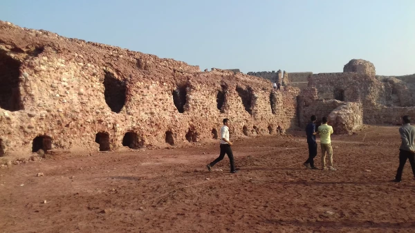 در روز ملی مبارزه با استکبار جهانی 

شرکت 60 دانشجو معلم در اردوی راهیان نور دریایی 14