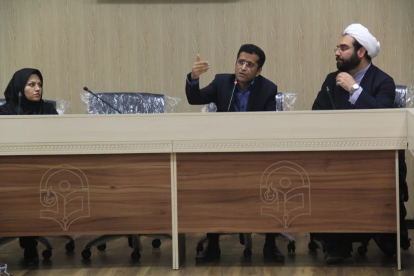 دکتر ضیایی سرپرست دانشگاه فرهنگیان هرمزگان :

شورای صنفی انتقال دهنده و پیگیری کننده مشکلات صنفی دانشجویان است .
 2