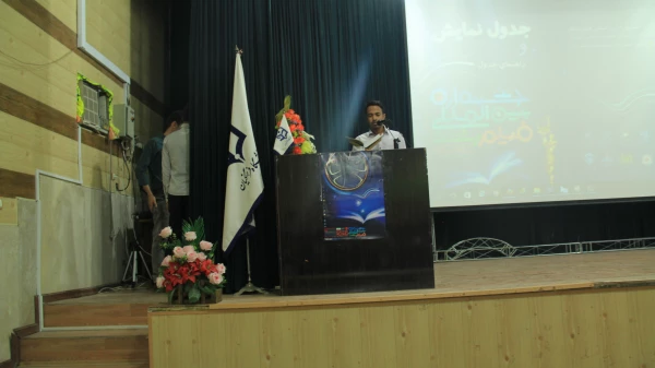 استاد قویدل بازیگر سینما ، پیشکسوت آموزش و پرورش و مدرس دانشگاه و منتقد فیلم در تحلیل فیلم قلک های شکسته بیان داشت :

کارگردان با استفاده از نابازیگران و بدون هیچ اغراقی توانسته بود در قالب بسیار ساده پیام را منتقل نماید . 2