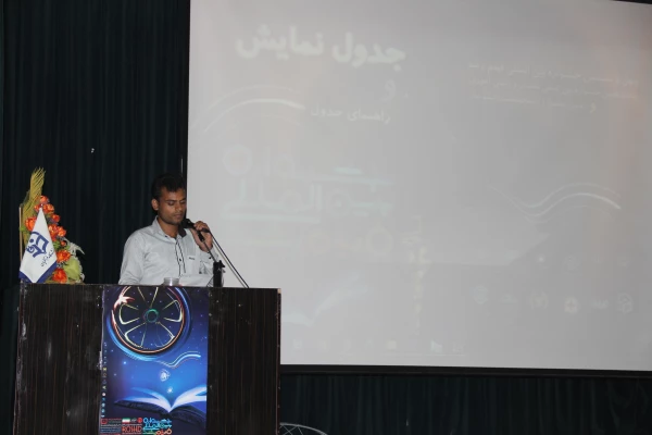 استاد قویدل بازیگر سینما ، پیشکسوت آموزش و پرورش و مدرس دانشگاه و منتقد فیلم در تحلیل فیلم قلک های شکسته بیان داشت :

کارگردان با استفاده از نابازیگران و بدون هیچ اغراقی توانسته بود در قالب بسیار ساده پیام را منتقل نماید . 4