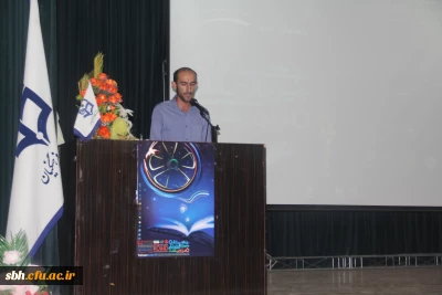 در چهارمین روز اکران فیلم های جشنواره بین المللی رشد در دانشگاه فرهنگیان هرمزگان عزیز قاسمی کارگردان سنما گفت :

هر کارگردان با ذهن خلاق خودش واقعیت را نشان می دهد و هیچ وقت نمی توان در مستند سازی عین واقعیت را نشان داد .