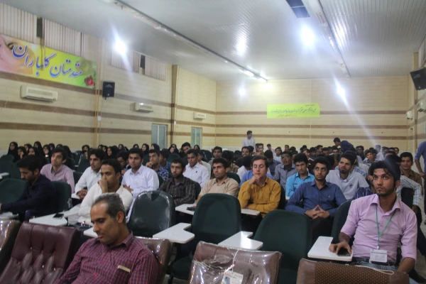 در چهارمین روز اکران فیلم های جشنواره بین المللی رشد در دانشگاه فرهنگیان هرمزگان عزیز قاسمی کارگردان سنما گفت :

هر کارگردان با ذهن خلاق خودش واقعیت را نشان می دهد و هیچ وقت نمی توان در مستند سازی عین واقعیت را نشان داد .
 4