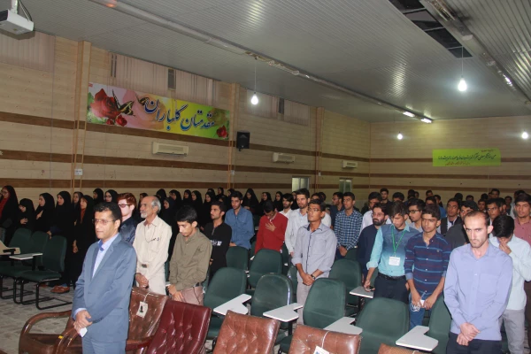 آموزش ونقد فیلم در مراسم اختتامیه جشن دانشجویی

 چهل وششمین جشنواره بین المللی فیلم رشد دانشگاه فرهنگیان هرمزگان
 2