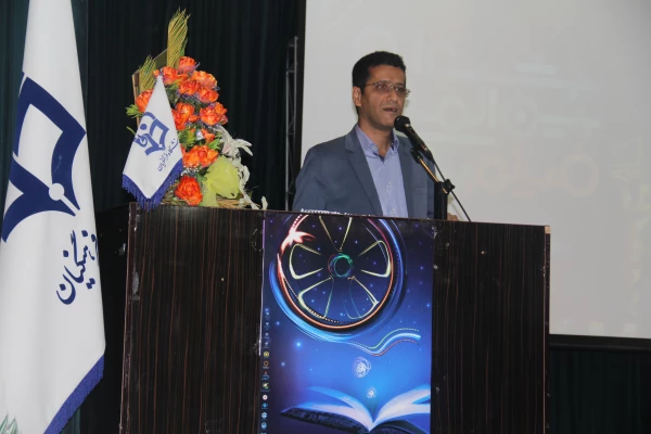 آموزش ونقد فیلم در مراسم اختتامیه جشن دانشجویی

 چهل وششمین جشنواره بین المللی فیلم رشد دانشگاه فرهنگیان هرمزگان
 4