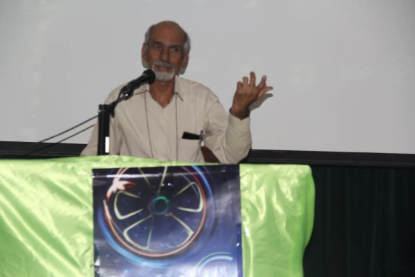 آموزش ونقد فیلم در مراسم اختتامیه جشن دانشجویی

 چهل وششمین جشنواره بین المللی فیلم رشد دانشگاه فرهنگیان هرمزگان
 8