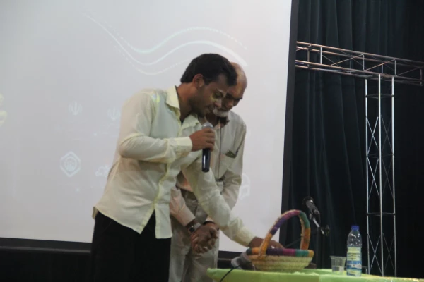 آموزش ونقد فیلم در مراسم اختتامیه جشن دانشجویی

 چهل وششمین جشنواره بین المللی فیلم رشد دانشگاه فرهنگیان هرمزگان
 9