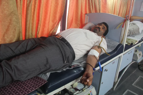 به همت کانون دانشجویی هلال احمر با هماهنگی سازمان انتقال خون انجام شد .

اهدای خون توسط دانشجویان و همکاران پردیس شهید بهشتی  هرمزگان 9