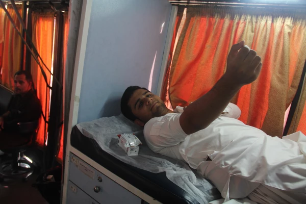 به همت کانون دانشجویی هلال احمر با هماهنگی سازمان انتقال خون انجام شد .

اهدای خون توسط دانشجویان و همکاران پردیس شهید بهشتی  هرمزگان 11