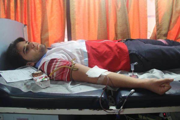 به همت کانون دانشجویی هلال احمر با هماهنگی سازمان انتقال خون انجام شد .

اهدای خون توسط دانشجویان و همکاران پردیس شهید بهشتی  هرمزگان 7