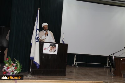 عضو مجمع جهانی تقریب مذاهب در اولین روز هفته وحدت در دانشگاه فرهنگیان بیان داشت :

قرآن کریم به ما راه را نشان داده اند و برای رسیدن به امت واحده فرموده اند باید به سرچشمه یعنی دین ابراهیم حنیف برگردیم .