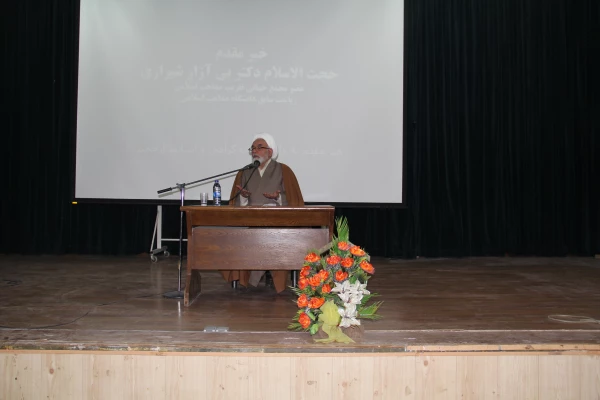 عضو مجمع جهانی تقریب مذاهب در اولین روز هفته وحدت در دانشگاه فرهنگیان بیان داشت :

قرآن کریم به ما راه را نشان داده اند و برای رسیدن به امت واحده فرموده اند باید به سرچشمه یعنی دین ابراهیم حنیف برگردیم . 5