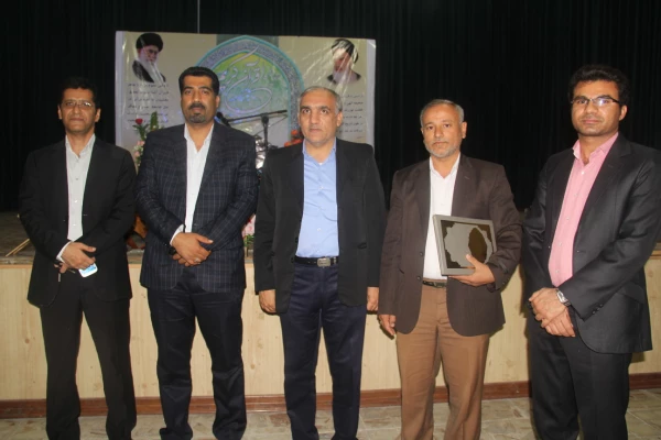 بیست و نهمین شب آذر ماه به همت کانون قرآن و عترت در پردیس شهید بهشتی هرمزگان با حضور قاریان برتر استان برگزار گردید.

دومین محفل نورانی اُنس با قرآن کریم 3