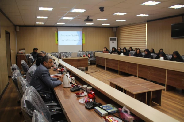 نشست توجیهی مدیران مدارس و اساتید راهنمای کارورزی با حضور مدیر استانی دانشگاه و معاون آموزش ابتدایی اداره کل آموزش و پرورش استان هرمزگان 3