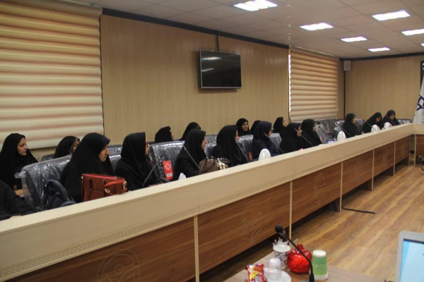 نشست توجیهی مدیران مدارس و اساتید راهنمای کارورزی با حضور مدیر استانی دانشگاه و معاون آموزش ابتدایی اداره کل آموزش و پرورش استان هرمزگان 5