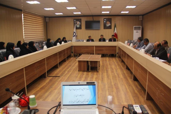 نشست توجیهی مدیران مدارس و اساتید راهنمای کارورزی با حضور مدیر استانی دانشگاه و معاون آموزش ابتدایی اداره کل آموزش و پرورش استان هرمزگان 6