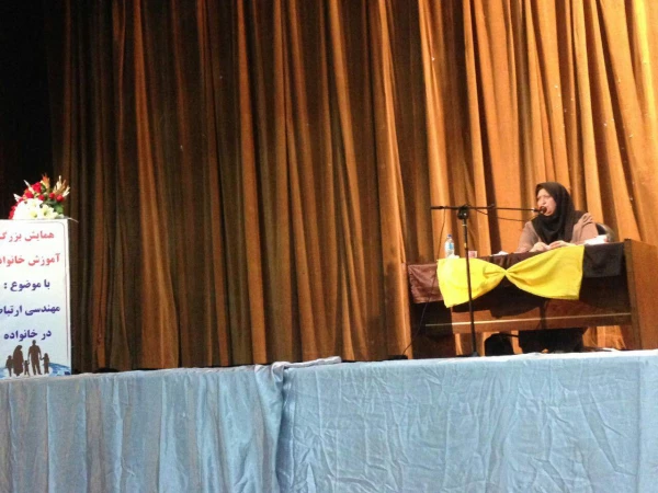 دکتر سیما فردوسی پور عضو هیئت علمی دانشگاه شهید بهشتی تهران در سالن اجتماعات پردیس فاطمه الزهرا (س) بندرعباس :

یکی از عناصر هوش اخلاقی دینداری رشد یافته در مسائل دینی می باشد. 3