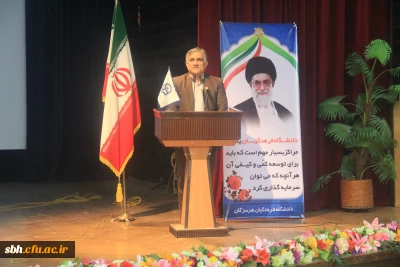 معاون دانشجویی دانشگاه فرهنگیان در جمع معاونین دانشجویی و کارشناسان مسئول دانشجویی پردیس های دانشگاه فرهنگیان در بندرعباس بیان کرد : 

معلم باید هنرمند ، نظریه پرداز، نویسنده ، ورزشکار و متخصص در حوزه فعالیتهای سیاسی و اجتماعی باشد . و این باعث تاثیر پذیری دانش آموزان است