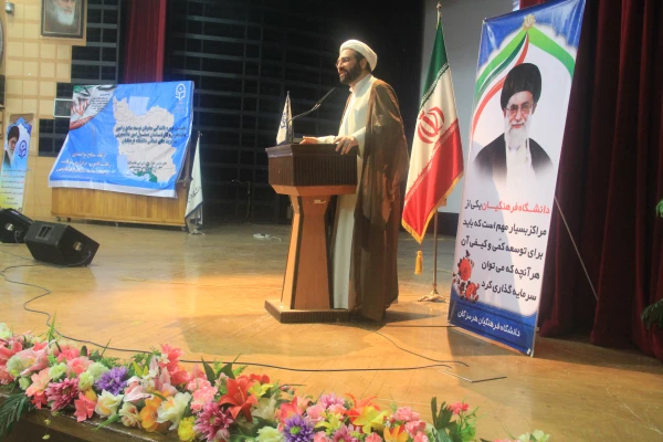 معاون دانشجویی دانشگاه فرهنگیان در جمع معاونین دانشجویی و کارشناسان مسئول دانشجویی پردیس های دانشگاه فرهنگیان در بندرعباس بیان کرد : 

معلم باید هنرمند ، نظریه پرداز، نویسنده ، ورزشکار و متخصص در حوزه فعالیتهای سیاسی و اجتماعی باشد . و این باعث تاثیر پذ