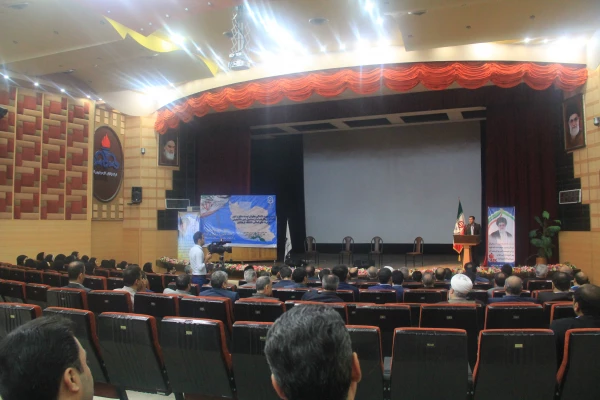 معاون دانشجویی دانشگاه فرهنگیان در جمع معاونین دانشجویی و کارشناسان مسئول دانشجویی پردیس های دانشگاه فرهنگیان در بندرعباس بیان کرد : 

معلم باید هنرمند ، نظریه پرداز، نویسنده ، ورزشکار و متخصص در حوزه فعالیتهای سیاسی و اجتماعی باشد . و این باعث تاثیر پذ