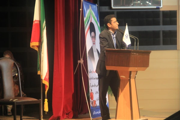 معاون دانشجویی دانشگاه فرهنگیان در جمع معاونین دانشجویی و کارشناسان مسئول دانشجویی پردیس های دانشگاه فرهنگیان در بندرعباس بیان کرد : 

معلم باید هنرمند ، نظریه پرداز، نویسنده ، ورزشکار و متخصص در حوزه فعالیتهای سیاسی و اجتماعی باشد . و این باعث تاثیر پذ