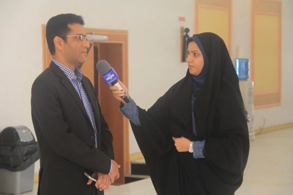 معاون دانشجویی دانشگاه فرهنگیان در جمع معاونین دانشجویی و کارشناسان مسئول دانشجویی پردیس های دانشگاه فرهنگیان در بندرعباس بیان کرد : 

معلم باید هنرمند ، نظریه پرداز، نویسنده ، ورزشکار و متخصص در حوزه فعالیتهای سیاسی و اجتماعی باشد . و این باعث تاثیر پذ