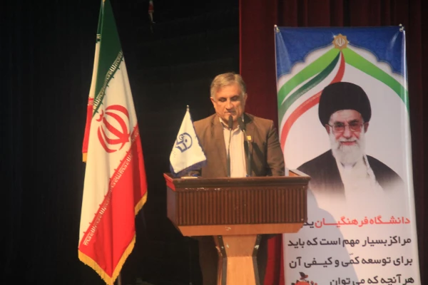 معاون دانشجویی دانشگاه فرهنگیان در جمع معاونین دانشجویی و کارشناسان مسئول دانشجویی پردیس های دانشگاه فرهنگیان در بندرعباس بیان کرد : 

معلم باید هنرمند ، نظریه پرداز، نویسنده ، ورزشکار و متخصص در حوزه فعالیتهای سیاسی و اجتماعی باشد . و این باعث تاثیر پذ