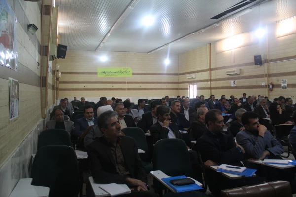 دکتر مهر محمدی سرپرست دانشگاه فرهنگیان در اولین دوره بالندگی معاونان توسعه منابع و امور دانشجویی پردیس ها و کارشناس مسئولان دانشجویی استان ها دربندرعباس گفت: 


در دانشگاه فرهنگیان ایده ال این است که برخوردهای انضباطی شکل نگیرد.
 2