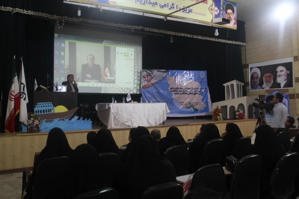 دکتر مهر محمدی سرپرست دانشگاه فرهنگیان در اولین دوره بالندگی معاونان توسعه منابع و امور دانشجویی پردیس ها و کارشناس مسئولان دانشجویی استان ها دربندرعباس گفت: 


در دانشگاه فرهنگیان ایده ال این است که برخوردهای انضباطی شکل نگیرد.
 5