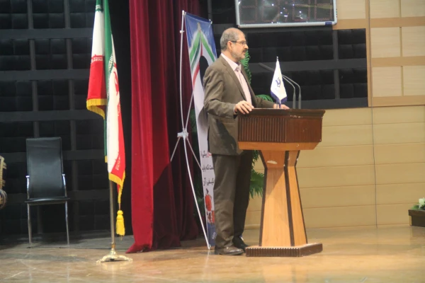 دکتر مطیعی مشاورمحترم  رئیس و مدیر کل امور دانشجویان داخل وزارت علوم و تحقیقات و فن آوری در اولین کارگاه آموزشی راهکارها و سیاست های راهبردی شورای بررسی موارد خاص بیان داشت :

ارتقا و ایجاد ارزش افزوده هر کشور در گرو ارتقا نیروی انسانی آن است و دانشگاهه