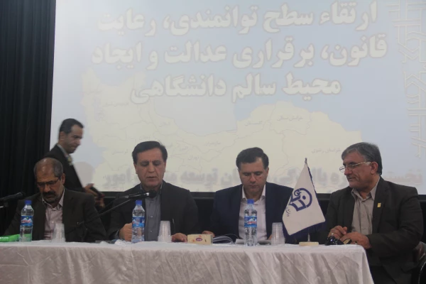 دکتر موسی پور معاون آموزشی و تحصیلات تکمیلی دانشگاه فرهنگیان در بندرعباس بیان کرد:

اجتهاد شخصی و تعبیر و تفسیر به رای و خلق احکام در محیط سازمانی به معنی دور شدن از امانت داری است. 3