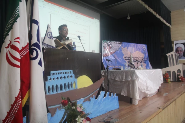 جناب آقای مشهدی  رئیس اداره امور سراهای دانشجویی دانشگاه فرهنگیان در بندرعباس بیان داشت:

باید به دانشجو بها داد و از ظرفیت دانشجویی در فرایندها ی تصمیم سازی و مدیریت امور پردیس ها استفاده کرد. 3