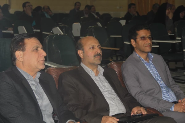 جناب آقای مشهدی  رئیس اداره امور سراهای دانشجویی دانشگاه فرهنگیان در بندرعباس بیان داشت:

باید به دانشجو بها داد و از ظرفیت دانشجویی در فرایندها ی تصمیم سازی و مدیریت امور پردیس ها استفاده کرد. 4