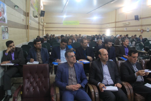 حسنی راد رئیس اداره حفاظت فیزیکی دانشجویان حراست دانشگاه فرهنگیان در بندرعباس بیان داشت:

با آگاهی دادن به دانشجومعلمان در خصوص تخلفات و تنبیهات در نظر گرفته شده، جلوی بسیاری از تخلفتات را میتوان گرفت. 4