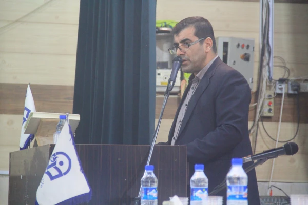 حسنی راد رئیس اداره حفاظت فیزیکی دانشجویان حراست دانشگاه فرهنگیان در بندرعباس بیان داشت:

با آگاهی دادن به دانشجومعلمان در خصوص تخلفات و تنبیهات در نظر گرفته شده، جلوی بسیاری از تخلفتات را میتوان گرفت. 5