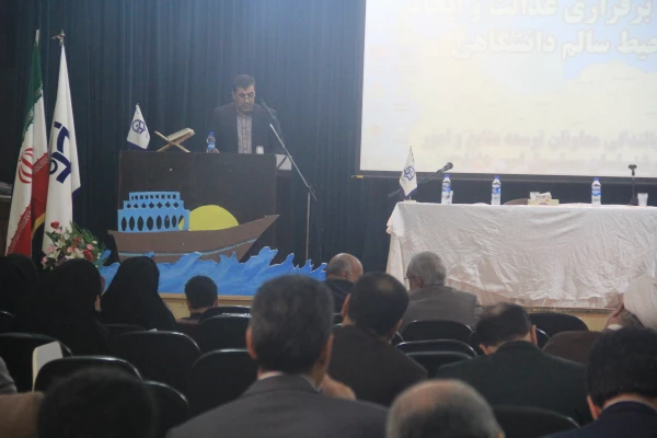 حسنی راد رئیس اداره حفاظت فیزیکی دانشجویان حراست دانشگاه فرهنگیان در بندرعباس بیان داشت:

با آگاهی دادن به دانشجومعلمان در خصوص تخلفات و تنبیهات در نظر گرفته شده، جلوی بسیاری از تخلفتات را میتوان گرفت. 6