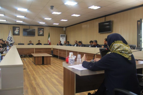 جلسه هم اندیشی استادان ریاضی دانشگاه فرهنگیان هرمزگان و سرگروههای آموزشی ریاضی متوسطه اول و دوم مناطق 22 گانه استان هرمزگان با حضور دکتر زهرا گویا و دکتر مانی رضایی اساتید آموزش ریاضی و اعضای هیات علمی دانشگاه هرمزگان 2