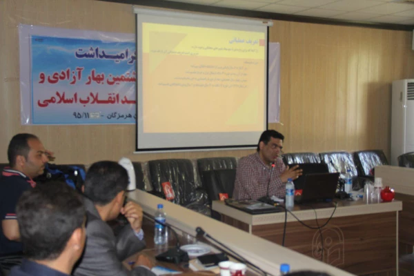 جلسه هم اندیشی استادان ریاضی دانشگاه فرهنگیان هرمزگان و سرگروههای آموزشی ریاضی متوسطه اول و دوم مناطق 22 گانه استان هرمزگان با حضور دکتر زهرا گویا و دکتر مانی رضایی اساتید آموزش ریاضی و اعضای هیات علمی دانشگاه هرمزگان 4