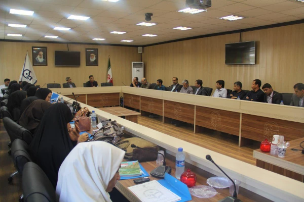 جلسه هم اندیشی استادان ریاضی دانشگاه فرهنگیان هرمزگان و سرگروههای آموزشی ریاضی متوسطه اول و دوم مناطق 22 گانه استان هرمزگان با حضور دکتر زهرا گویا و دکتر مانی رضایی اساتید آموزش ریاضی و اعضای هیات علمی دانشگاه هرمزگان 5