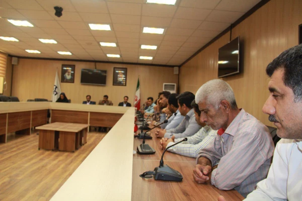 جلسه تقدیر و تشکر مدیریت استانی از تلاشهای یک ساله همکاران خدماتی و اداری دانشگاه فرهنگیان استان هرمزگان  3