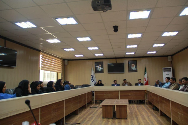 جلسه تقدیر و تشکر مدیریت استانی از تلاشهای یک ساله همکاران خدماتی و اداری دانشگاه فرهنگیان استان هرمزگان  5