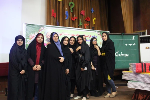 دکتر ذوالقدر نماینده مردم تهران در مجلس شورای اسلامی در دانشگاه فرهنگیان هرمزگان بیان داشت:

باید در تصمیم گیری های خرد و کلان کشور مشکلات و مسائل فرهنگیان در راس امور قرار گیرد. 5