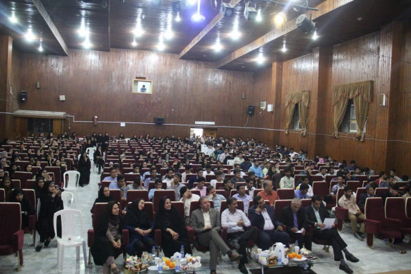 دکتر ذوالقدر نماینده مردم تهران در مجلس شورای اسلامی در دانشگاه فرهنگیان هرمزگان بیان داشت:

باید در تصمیم گیری های خرد و کلان کشور مشکلات و مسائل فرهنگیان در راس امور قرار گیرد. 7