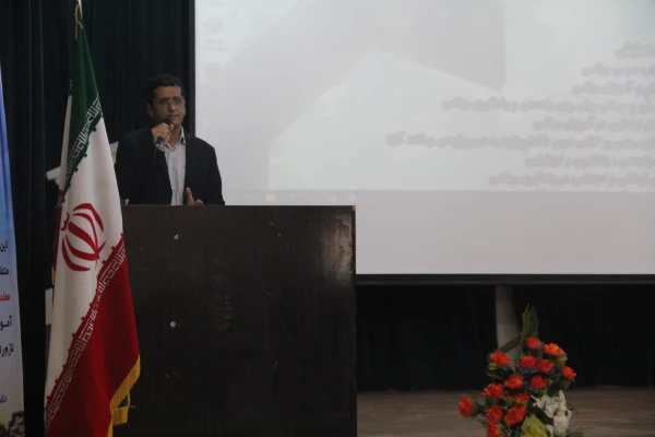 دکتر سید منصور واعظ پور استاد دانشگاه صنعتی امیر کبیر در افتتاحیه اولین همایش استانی آموزش ریاضی دانشگاه فرهنگیان هرمزگان :

روح ریاضیات ، تزریق تفکر و اندیشه ورزی در شهروندان جامعه است . 7