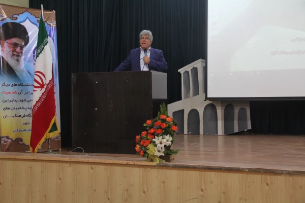 دکتر سید منصور واعظ پور استاد دانشگاه صنعتی امیر کبیر در افتتاحیه اولین همایش استانی آموزش ریاضی دانشگاه فرهنگیان هرمزگان :

روح ریاضیات ، تزریق تفکر و اندیشه ورزی در شهروندان جامعه است . 9